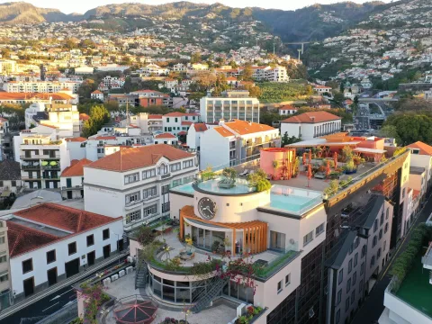 Three House Hotel