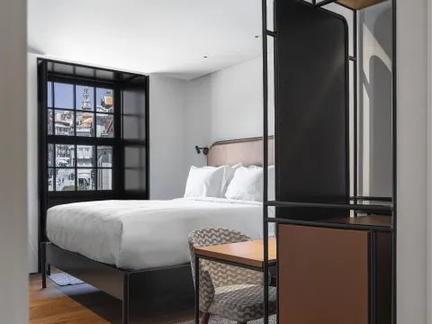 Exmo. Hotel