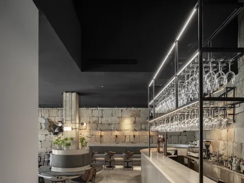 Exmo. Hotel